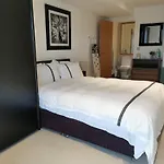 Homestay Room In Flat With Stunning Thames River View
