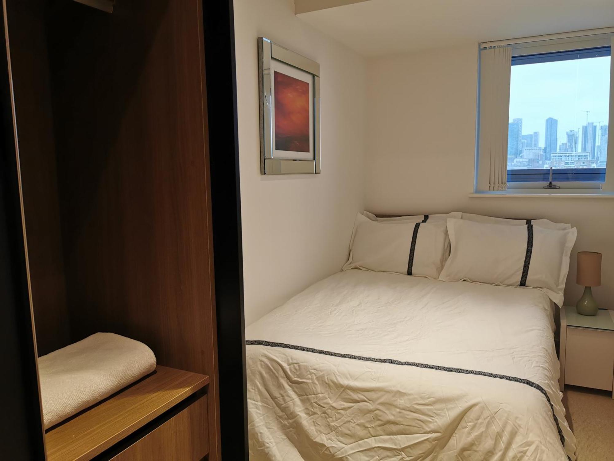 In Flat With Stunning Thames River View Londra